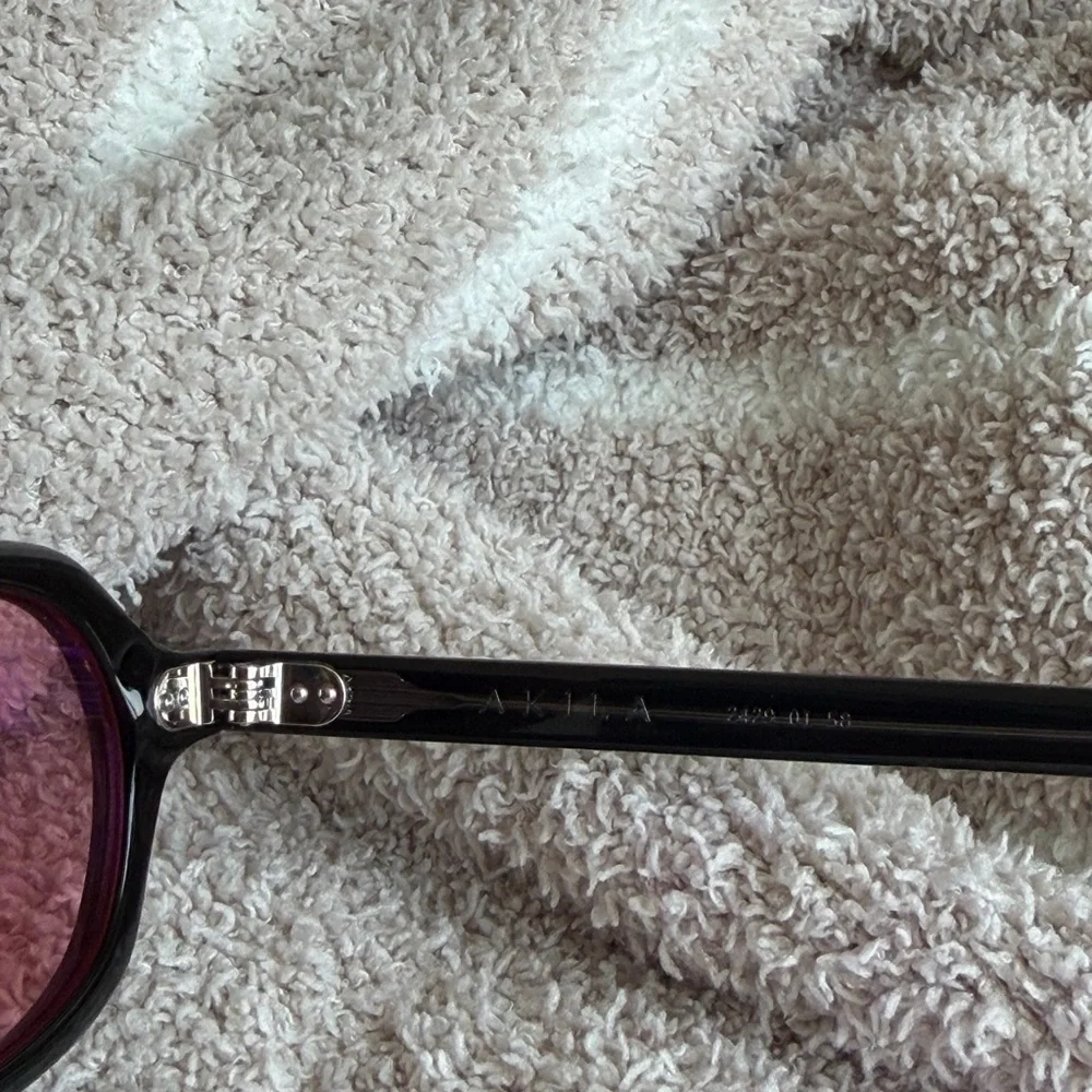AKILA Psyche Sunglasses (Black/Pink)